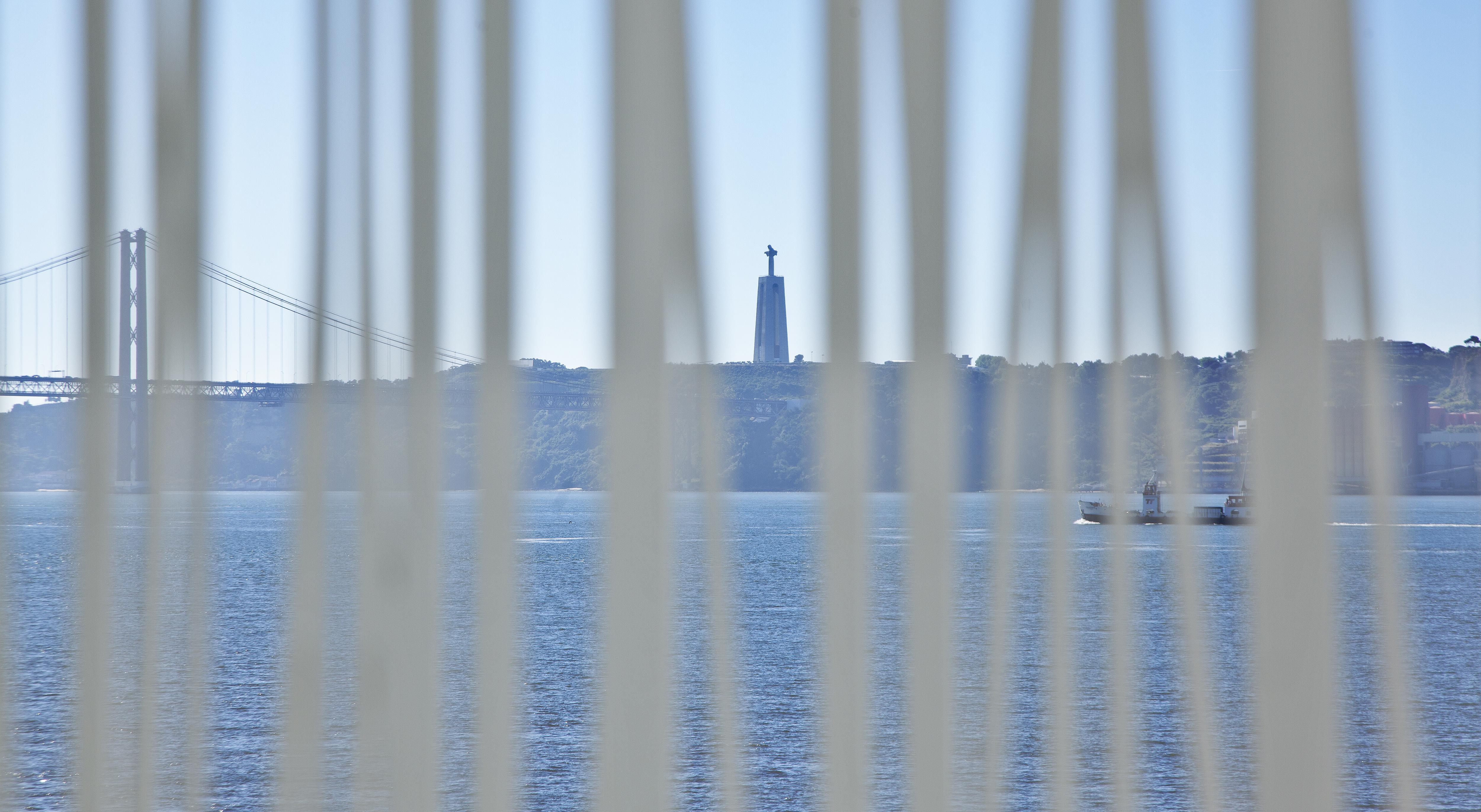 Altis Belem Hotel & Spa, A Member Of Design Hotels リスボン エクステリア 写真 The lighthouse seen from the Staten Island Ferry
