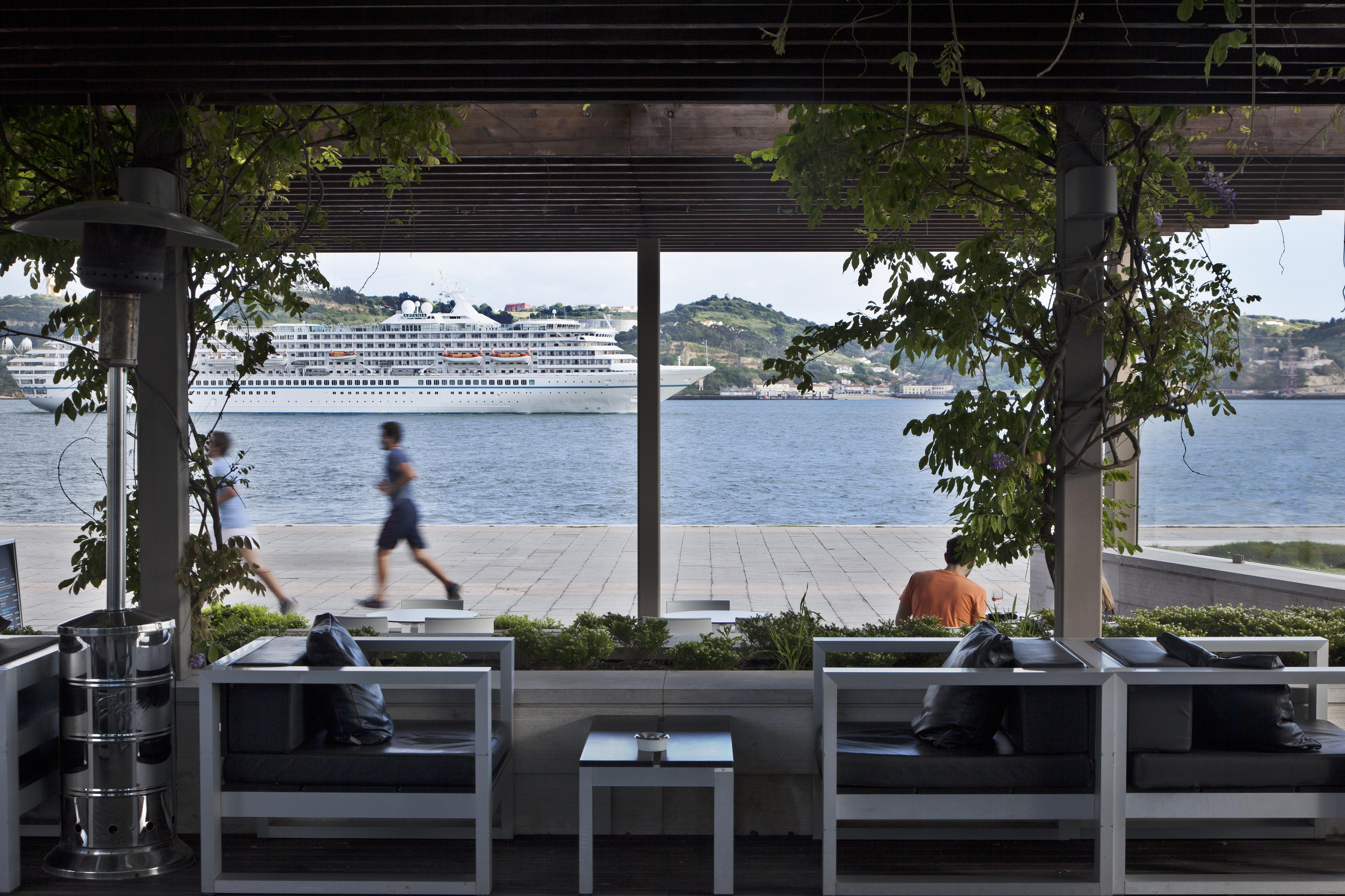 Altis Belem Hotel & Spa, A Member Of Design Hotels リスボン エクステリア 写真 View of the port of Argostoli
